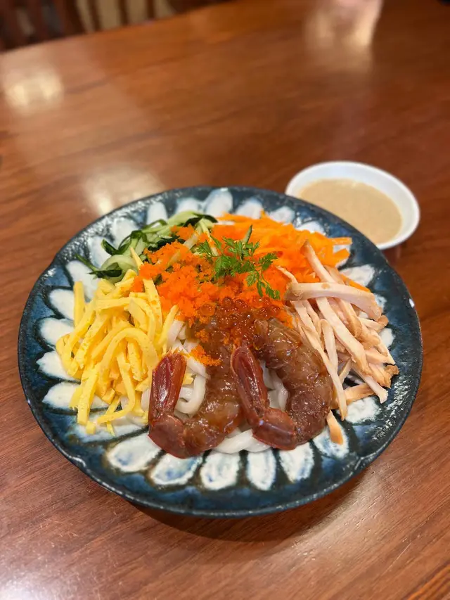 旨醤油大蝦胡麻風冷麵