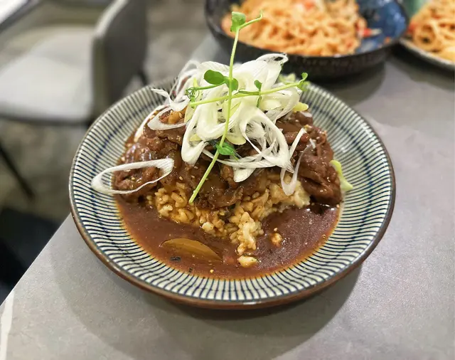 關西牛肉燒配牛肝菌意大利飯
