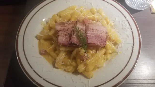 經典卡邦尼煙腩肉麻花卷粉