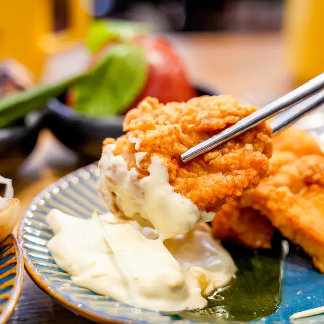 唐揚炸雞配自家製他他醬