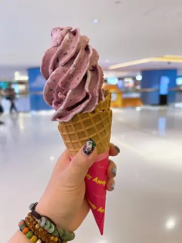 士多啤梨拼蓝莓甜乳酪雪糕