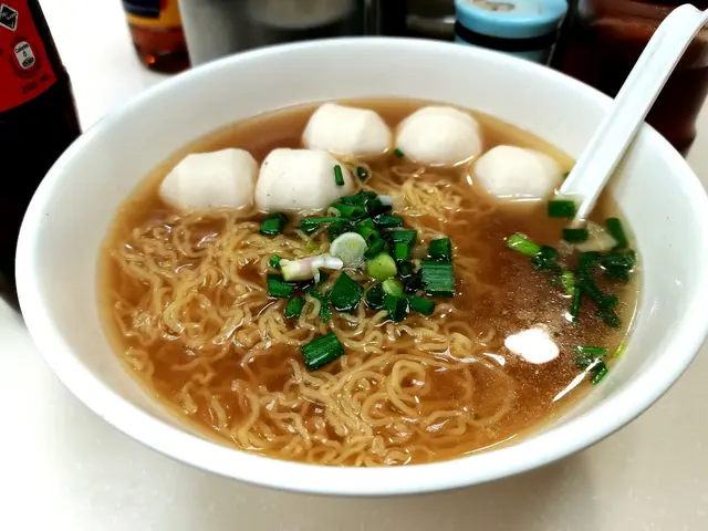 自制魚蛋幼麵跟Zero可口可樂