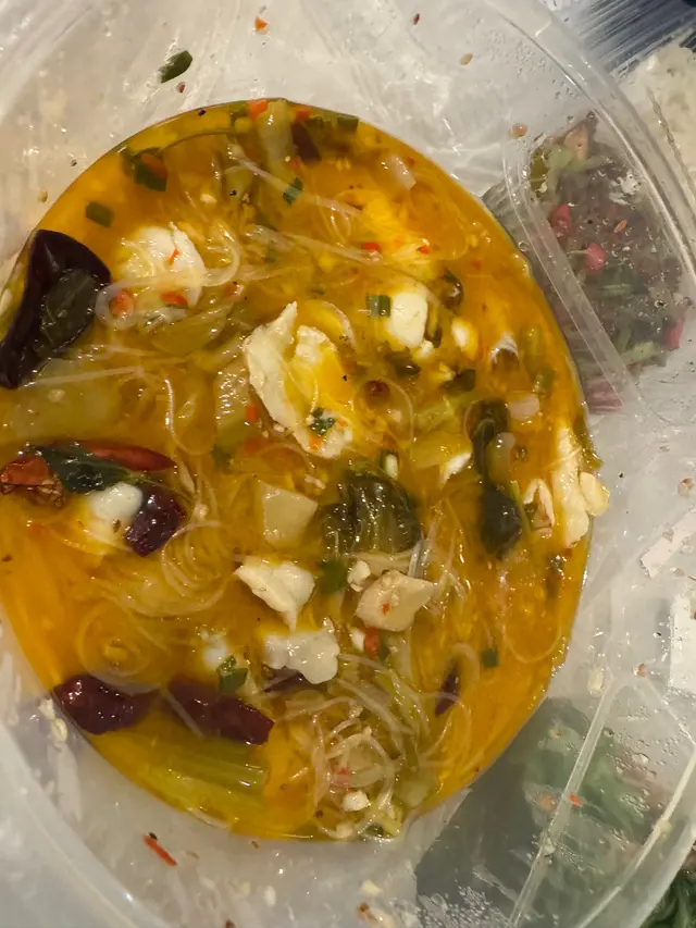 酸菜魚份量少魚唔新鮮  