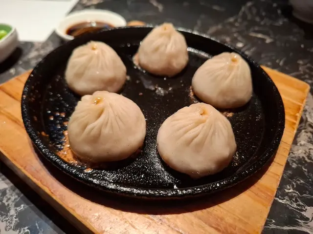 鐵板上的小籠包