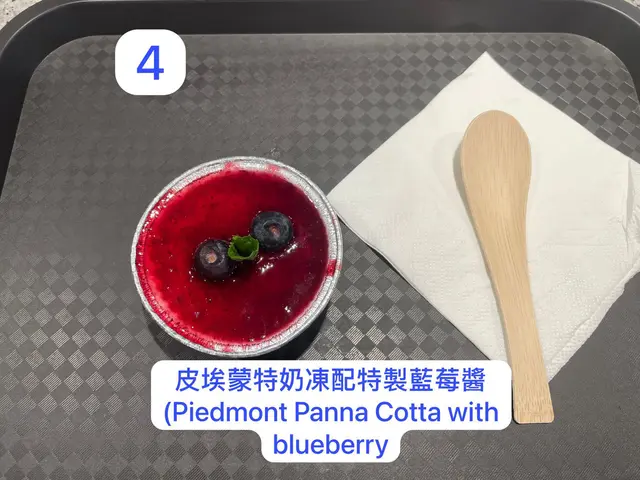 皮埃蒙特奶凍配特製藍莓醬 (Piedmont Panna Cotta with blueberry)