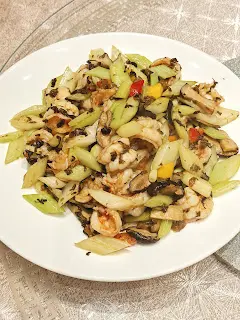 頭抽X.O.醬梅菜炒蝦球