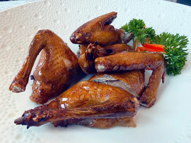 脆皮流汁BB乳鴿