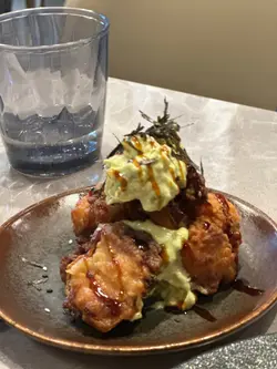 炸雞配牛油果醬