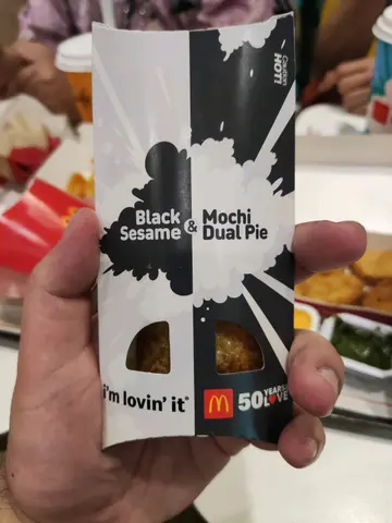 Black Sesame & Mochi Dual Pie 🇯🇵🖤🤍☯️🌾🍡🥧