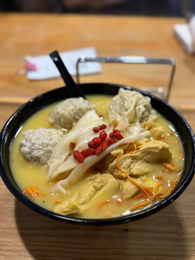 生滾花膠雲吞雞