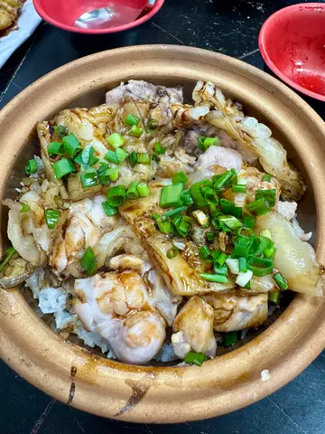 Fish  maw  and  chicken  clay pot  rice