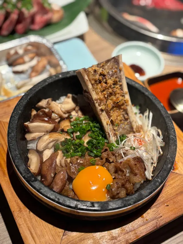 嚴選牛骨髓石頭鍋飯