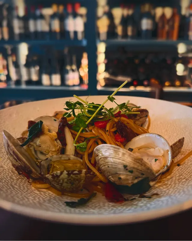 蒜香辣椒活蜆意粉