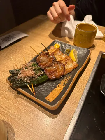 塩燒牛舌
柚子鹽黒豚肉串
汁燒秋葵