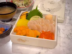 日本帆立贝海胆盛合丼