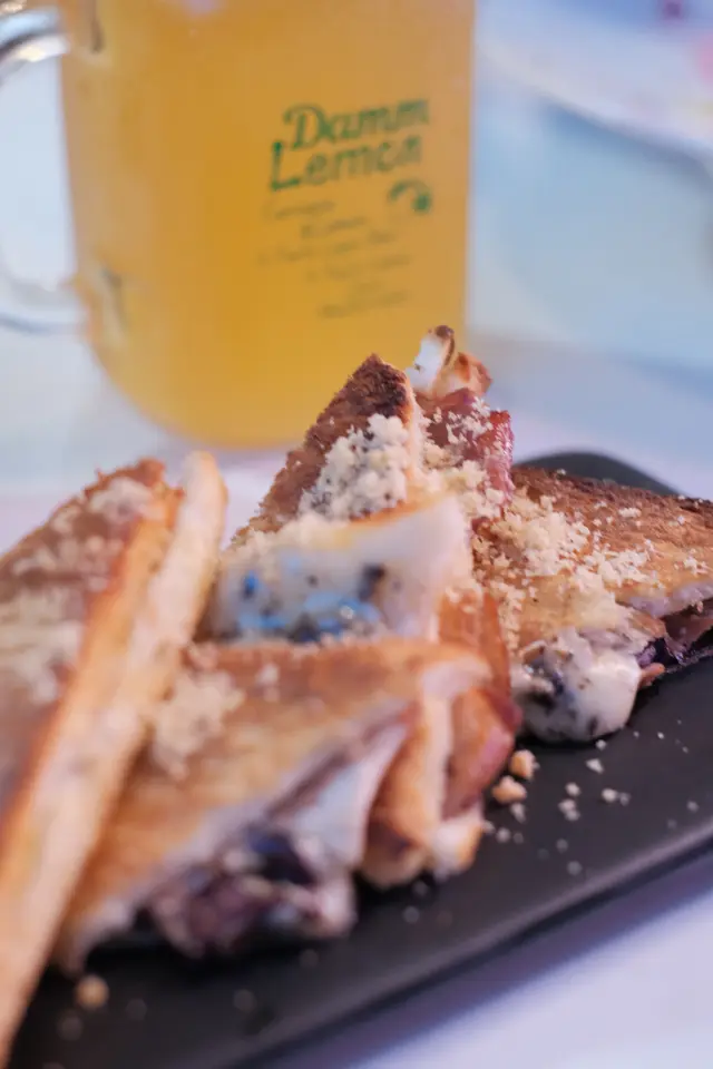 西班牙風乾火腿松露醬多士