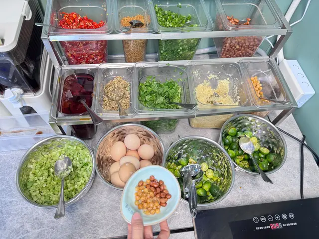 調味架😍有炸魚嘅卜卜脆豆(炸黃豆)