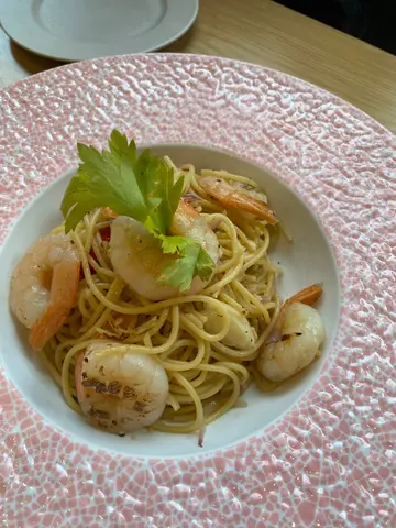 蒜片榄油鲜虾意粉