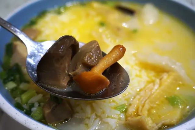 花膠三黃雞魚湯泡飯