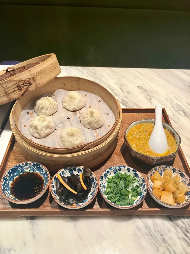 蟹粉浸小籠包
