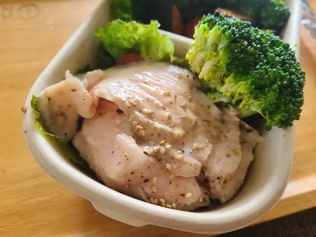 雞胸肉蕎麥麵配沙律