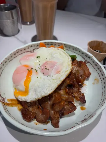 蒜香蜜汁叉燒煎半焗三蛋飯