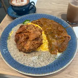 特濃蘑菇汁．野菜豚肉咖喱 配 大啡菇扒 蛋包飯