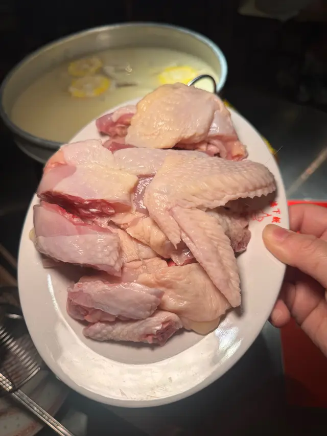 清甜椰子雞湯(配走地鬍鬚雞)