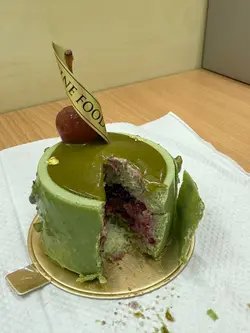 开心果樱桃蛋糕