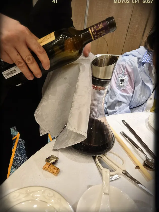 開酒斟酒架生齊備