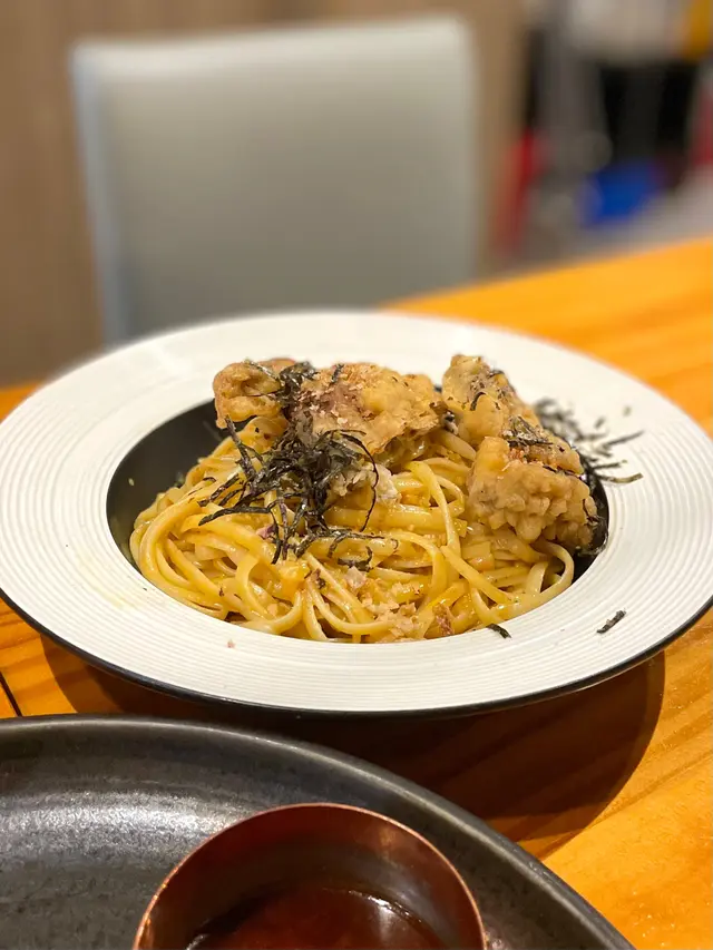 軟殼蟹椰香乾炒喇沙意粉