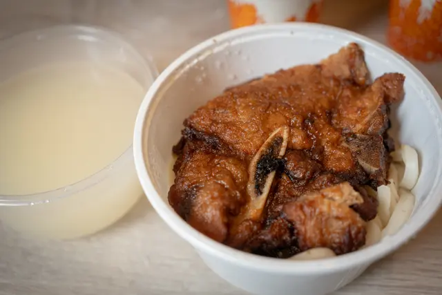 豬扒上海麵配雪菜肉絲