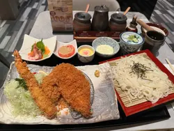 炸鸡扒配炸虾同蚝