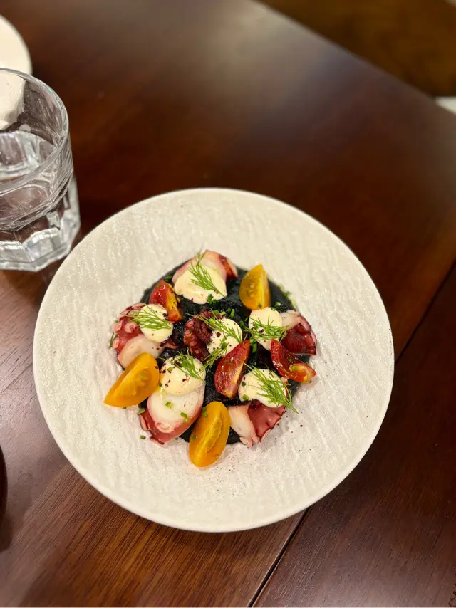 蘋果木煙燻日本章魚•蒜蓉蛋黃醬