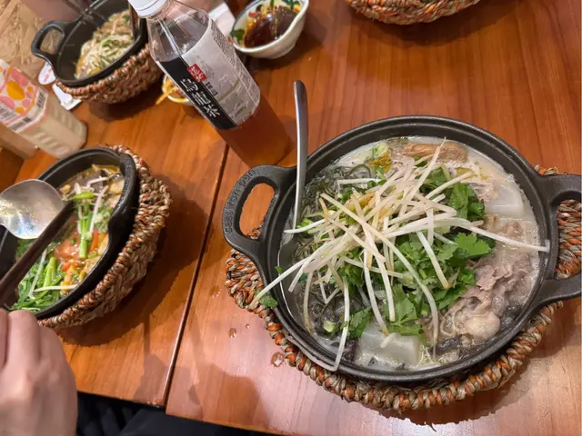 張枱好細 同對面陌生人太近