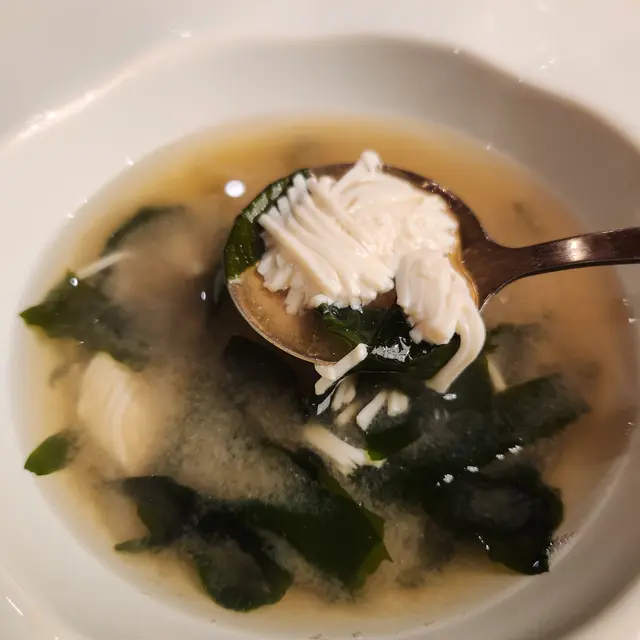 菊花豆腐白麵豉湯 Chrysanthemum Tofu with White Miso Soup