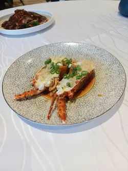金银蒜开边蒸本湾龙虾