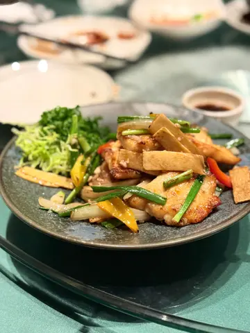 黑白木耳剁椒蒸龙趸腩