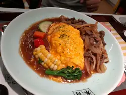 洋蔥牛肉汁洋蔥騸牯牛柳絲蛋包椰菜花飯