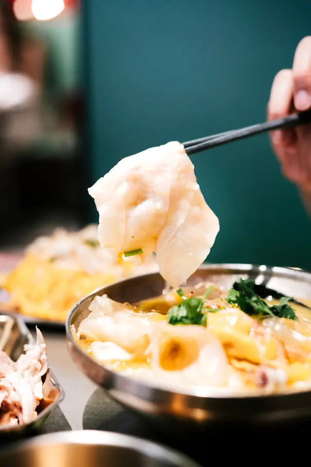 花膠雞阿媽足料雞湯米線