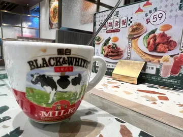 奶茶  菠萝包  杏仁露好好吃
