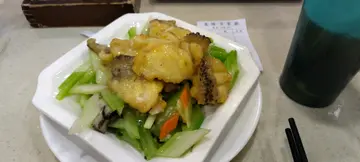 西芹炒雞柳