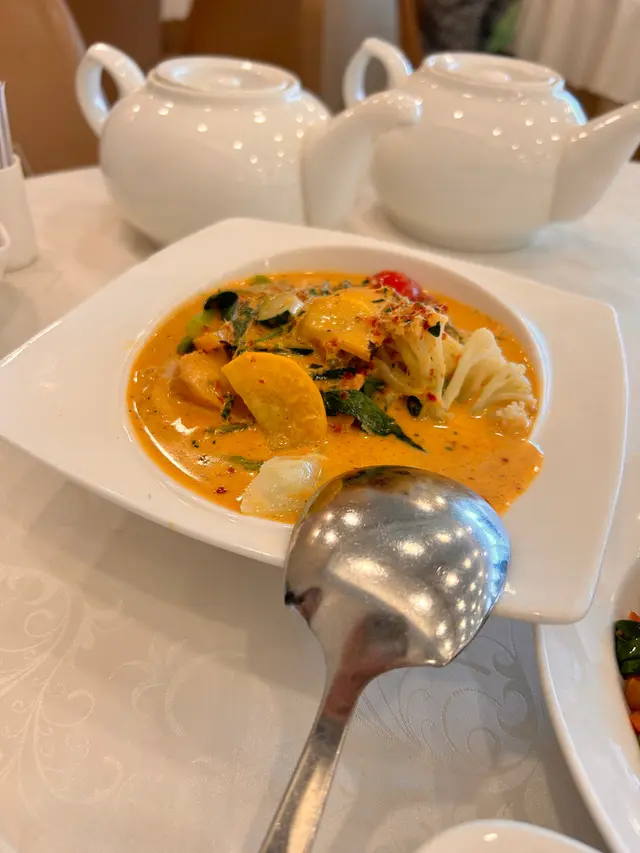 特色鮮蔬紅咖喱燴猴頭菇