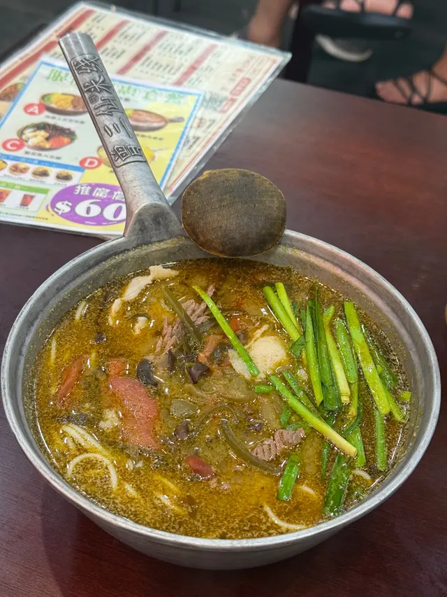 酸菜腰花米線