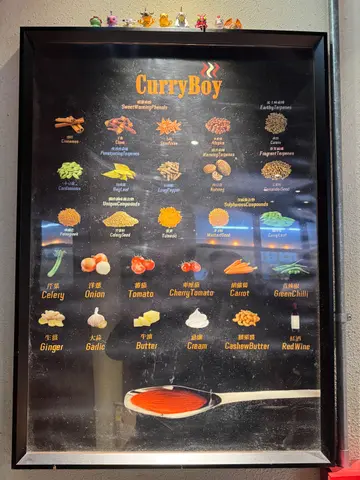 Curry Boy🍛
📍地址：大围积运街2-8号海福花园商场地下22号舖。
😋黑毛猪肉饼烧牛骨汤饭
猪肉饼外脆嫩滑多汁，牛骨汤浓郁，咖喱由好多材料煮成，香到飞起！
🤤熟成咖哩黑毛猪肉饼饭
🥩黑啤牛肋肉咖哩配薄饼，牛肋软腍入味，薄饼脆
🔥霹雳鸡软骨 咬落脆卜卜！

强烈推介肉饼👍

#CurryBoy #大围美食 #美食日记 #ReelsFood #TaiWaiEats#