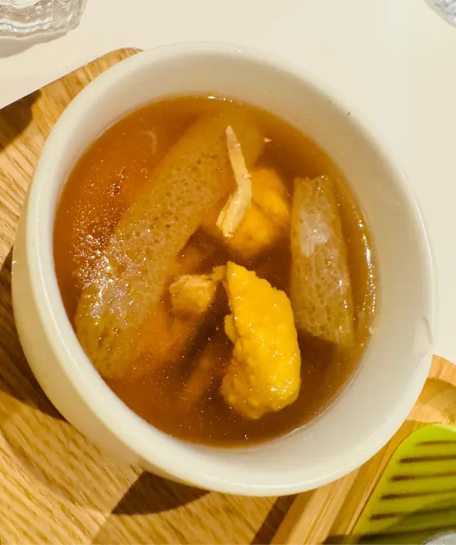 黑蒜粒竹笙燉雞湯