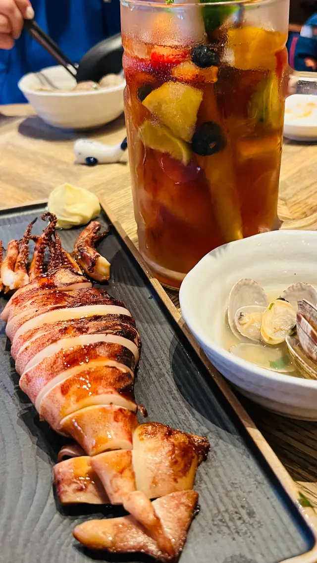 魷魚燒搽上特製醬汁，煙靭嘅口感，好鮮味