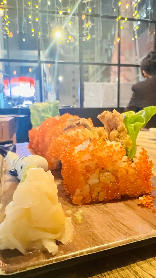 餡料非常豐富，酥香嘅軟殼蟹同牛油果原來係絕配
