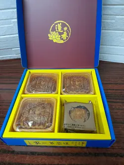 左下：迷你燒雞五仁月