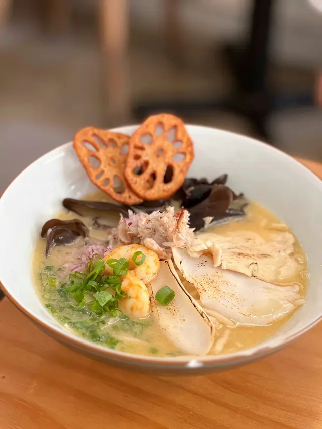 三鮮魚湯上海麵